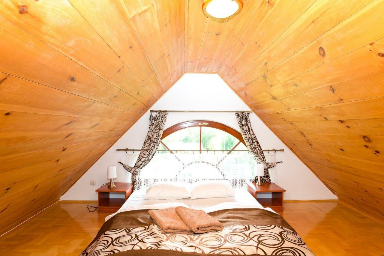 Bed and Breakfast Gosciniec Pieciu Stawow Устшики-Дольне Экстерьер фото